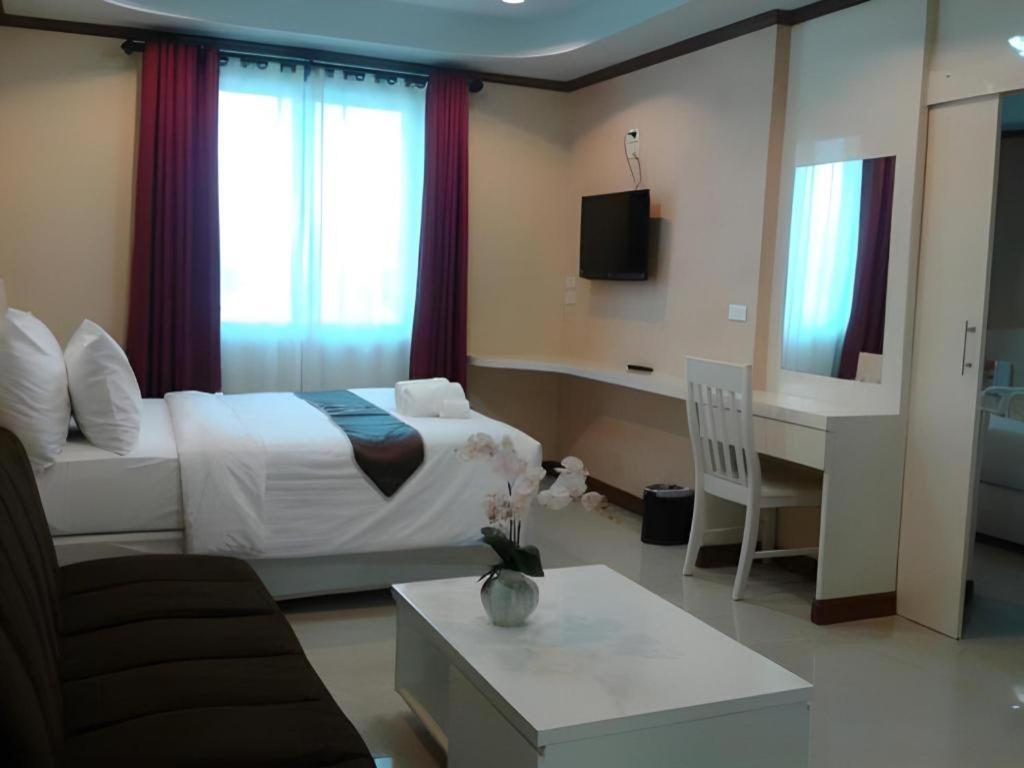 Thada Chateau Hotel Buriram Luaran gambar