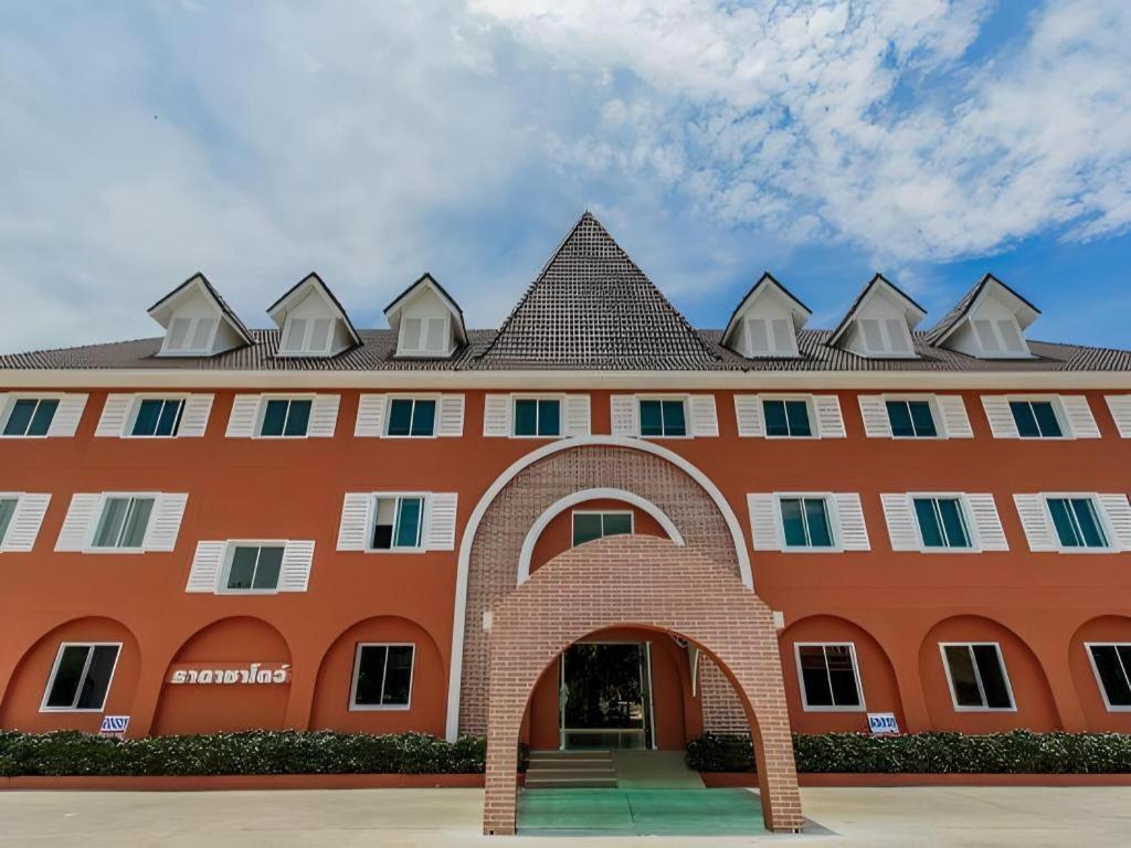 Thada Chateau Hotel Buriram Luaran gambar